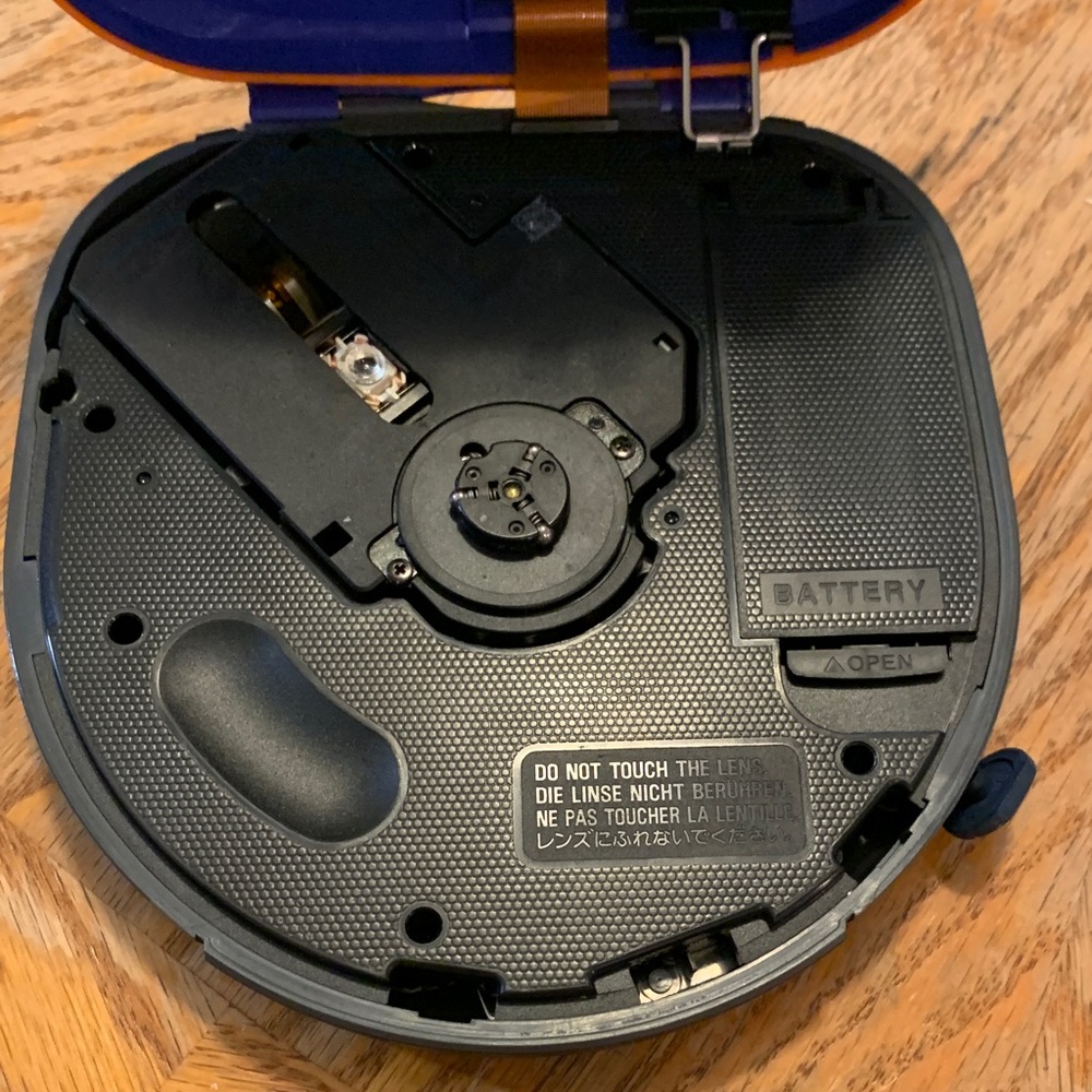 Vintage Aiwa Portable CD Player - Blue - Picture 2 of 5